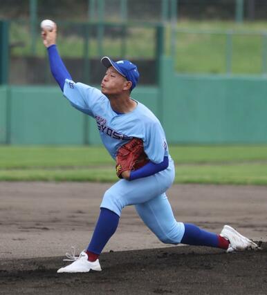 加茂暁星－新津　加茂暁星の先発・真保龍聖＝新発田市五十公野