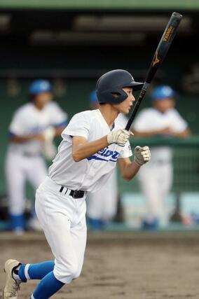 加茂－敬和学園　１回敬和学園無死二塁、髙橋拓己の中前打が敵失を誘い１－０＝新発田市五十公野