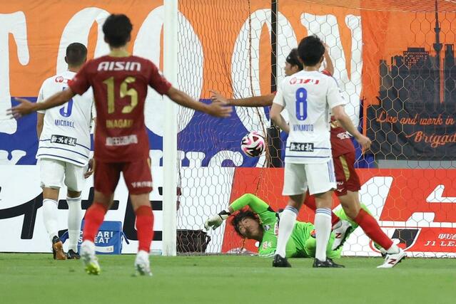 前半１５分、名古屋に先制を許した新潟＝９月１８日、豊田スタジアム