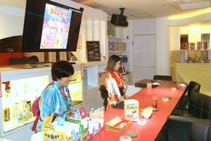 本寺小路にオープンした「お祭りcafe わっしょい」=三条市本町2