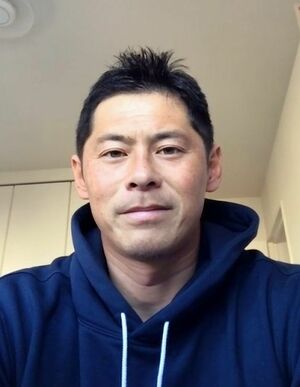 オンライン取材に応じる富澤慎