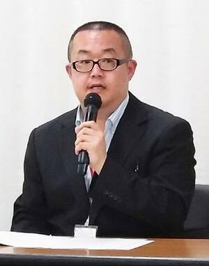 要請書を日弁連に提出後、記者会見する全法労協の山谷和大議長=23日午後、厚労省