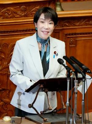 参院本会議で答弁する高市首相=8日午前
