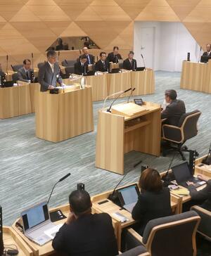原発関連の議論が繰り広げられた柏崎市議会12月定例会議の一般質問=12月11日、柏崎市議会