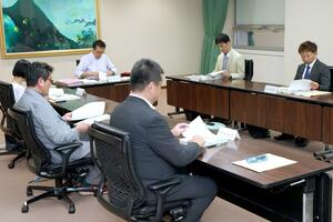 男子生徒の自殺について調査する第三者委員会の初会合=9月18日、新潟県庁