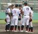 村上桜ケ丘-開志学園 8回のピンチでマウンドに集まる開志学園の選手たち=新発田市五十公野