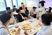 新潟がどんどん好きになる！「ＫＡＩＫＯＵ！」開幕　「２ｋｍ」の魅力発見！唄や踊りにお座敷遊び…新潟芸妓と花街文化を学ぶ
