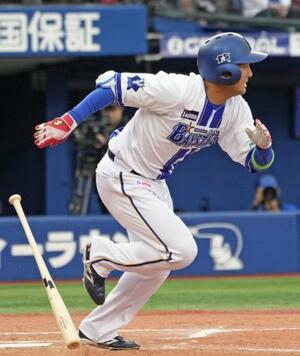 3回DeNA1死一、三塁、勝又が左前に勝ち越し打を放つ=横浜