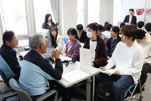新潟工科大の1年生を対象にした地元企業の説明会=柏崎市藤橋