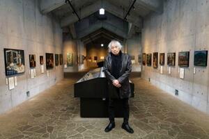 　「無言館」の創設者で共同館主の窪島誠一郎さん＝７日、長野県上田市