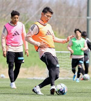 負傷から復帰し、試合出場を目指すＤＦ加藤徹也＝聖籠町