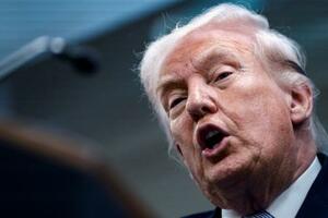 　ホワイトハウスで記者会見するトランプ米大統領＝６日、ワシントン（ロイター＝共同）