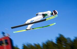 　Ｗ杯複合混合団体スプリントでの山本涼太の前半飛躍＝ラハティ（共同）