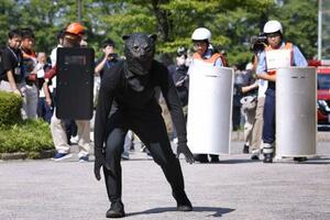 　新潟県新発田市で行われた緊急銃猟の訓練＝８月