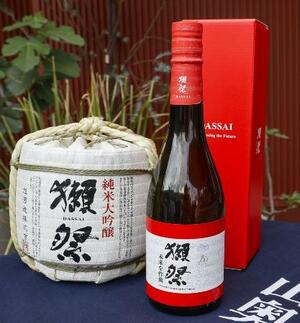 大阪・関西万博のオーストリア館で販売された獺祭のコラボ商品=5月、大阪市此花区の夢洲