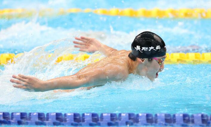 男子４００ｍ個人メドレー決勝　５位に入った根岸歩夢のバタフライ＝東京アクアティクスセンター