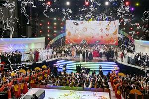 第75回NHK紅白歌合戦のフィナーレ=2024年12月31日、東京・渋谷のNHKホール