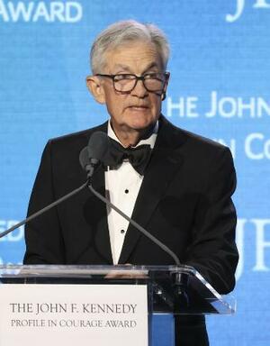 パウエル前FRB議長=5月31日、米東部ボストン(共同)