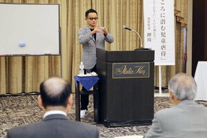 精神疾患の患者を取り巻く現状や児童虐待をテーマに講演した作家の押川剛さん=新潟市中央区西堀通7