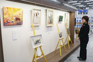 コメリパワー黒埼店内にオープンした「雪梁舎ギャラリー」＝新潟市西区