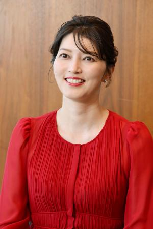 　「やることが多くて大変な役だけど、３人で助け合えるから心強い」と話す朝夏まなと