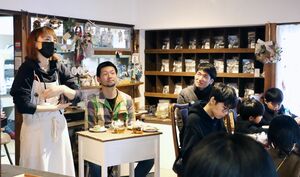 地域で活動したい人たちが交流した「にしかんスタディツアー」=新潟市西蒲区