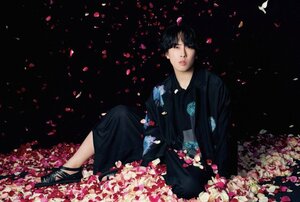 31日発売の『FRaU MOOK JAXURY 2026』表紙を飾るSnow Man・宮舘涼太