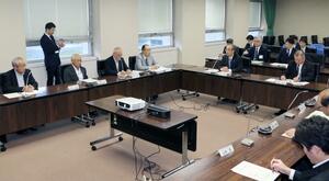 新潟水俣病公式確認60年を前に、関連事業などについて話し合った実行委員会の初会合=11月1日、新潟市中央区