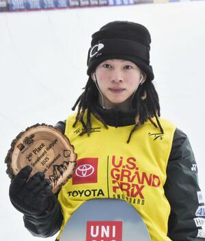 スノーボードW杯ハーフパイプ第4戦で男子2位に入った平野歩夢=2月1日、アスペン(共同)
