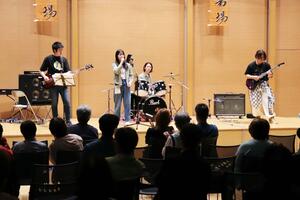 音楽愛好家がさまざまなジャンルの音楽を楽しんだ「音市場」=柏崎市日石町