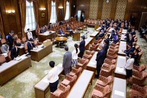 三宅伸吾参院財政金融委員長の解任決議案を、本会議で扱わないことを決めた参院議院運営委=6月21日午後