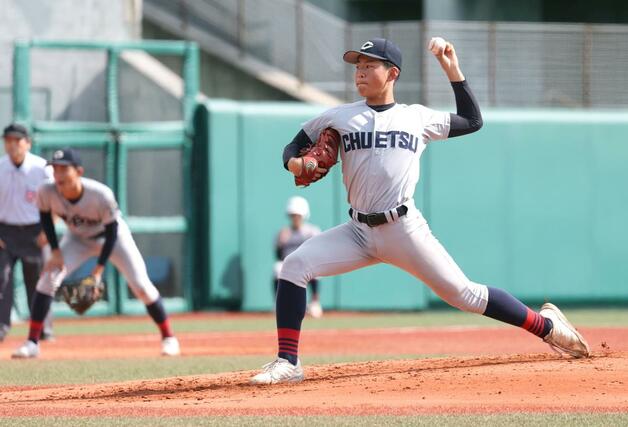 星稜－中越　中越の先発・柳涼太郎＝富山市民球場