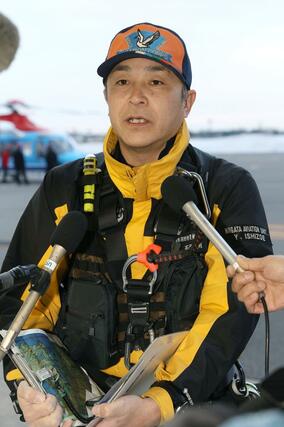 現地の深刻な状況を語る県消防防災航空隊の石添義則隊長＝２月２８日、新潟市東区