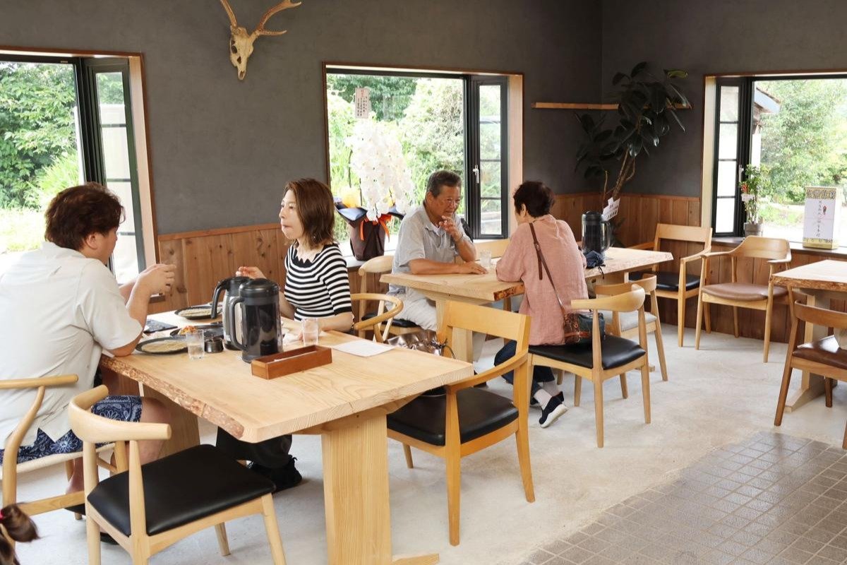 山小屋風の店でそばとピザ提供、にぎわい拠点に！長岡市の宮本・大積