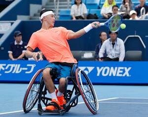 車いすの部シングルス1回戦 プレーする小田凱人=有明テニスの森公園