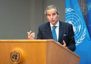 29日、ニューヨークの国連本部で記者会見するIAEAのグロッシ事務局長(国連提供・共同)