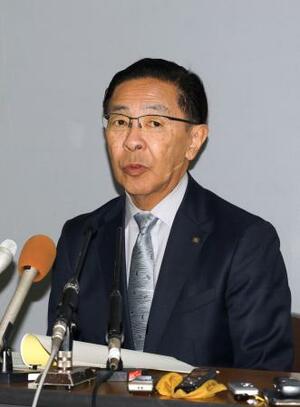 　記者会見で京都府知事選への立候補を正式表明した西脇隆俊知事＝１０日午前、京都市上京区