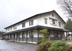 丸魚魚沼水産がテナントを募集している施設の外観。蔵をイメージしている=小千谷市薭生