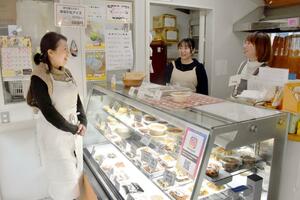 沼垂テラス商店街が誕生するきっかけとなった総菜店「ルルックキッチン」。４月末の閉店を決めた＝新潟市中央区沼垂東３