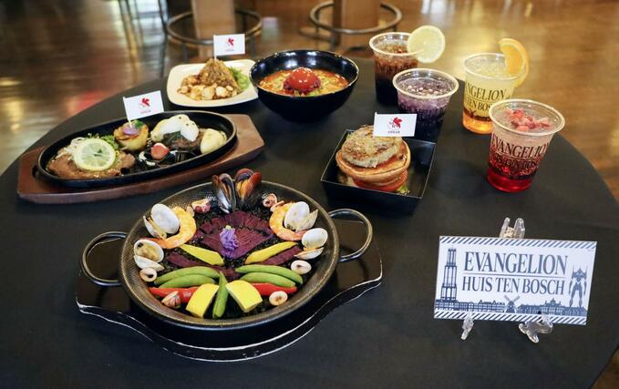 ハウステンボスで販売されるエヴァンゲリオンとのコラボメニュー＝２２日午後、長崎県佐世保市