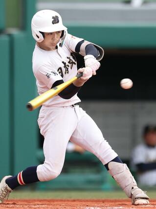 １回日本文理無死満塁、渡部倖成の中犠飛で１－０＝富山市民球場