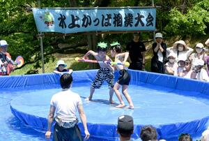 水上かっぱ相撲などが行われた「大潟かっぱ祭り」=2023年6月、上越市大潟区
