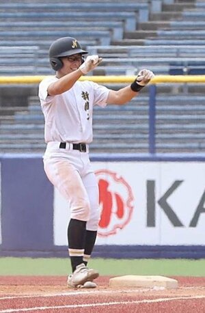 新津工-東京学館 二回、新津工の齋藤晴真が適時打を放ち、3-0=エコスタ