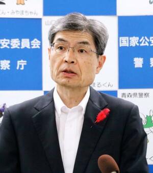 記者会見する警察庁の楠芳伸長官=2日午前、警察庁