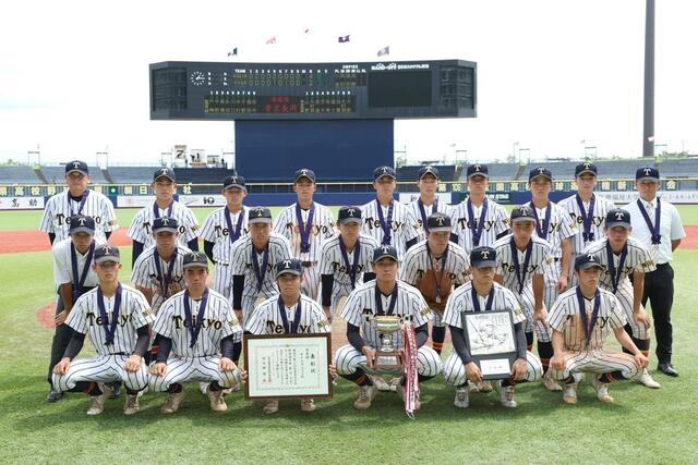 準優勝だった帝京長岡の選手たち＝エコスタ