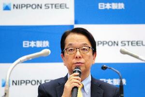 2025年4~6月期の連結決算が発表され、記者会見する日本製鉄の森高弘副会長=1日午後、東京都千代田区