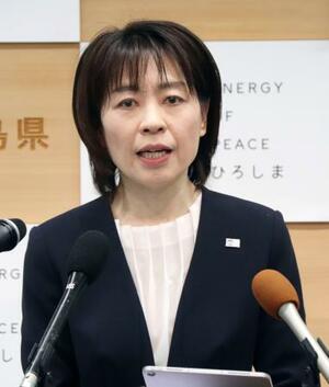 　記者会見する広島県の横田美香知事＝２１日午前、広島県庁