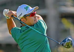 　第１ラウンド、１０番でティーショットを放つ松山英樹。８アンダーで３位＝トーリーパインズＧＣ（共同）