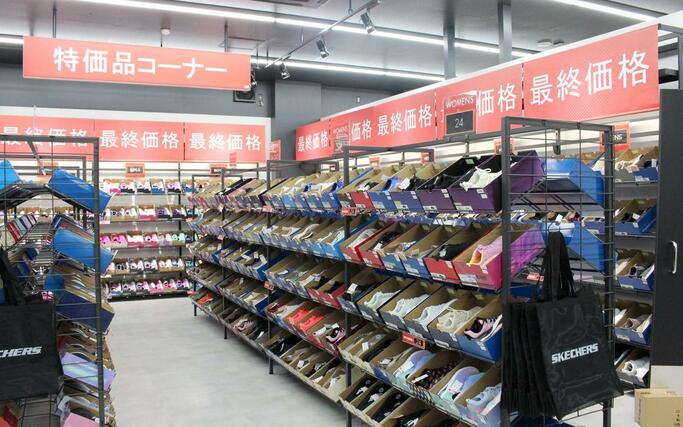 新潟県に初進出したスケッチャーズアウトレットアークガレリア長岡店＝長岡市