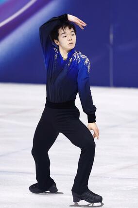 男子フリー　演技する鍵山優真＝ミラノ（共同）